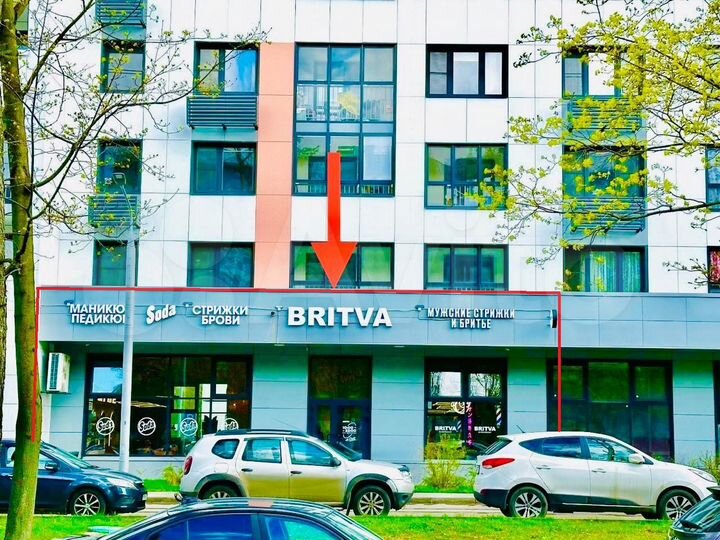 Барбершоп Britva и салон Soda на остановке,1 линия