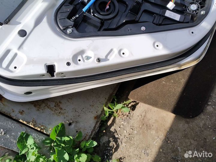 Задняя левая дверь Hyundai Sonata 2019 год