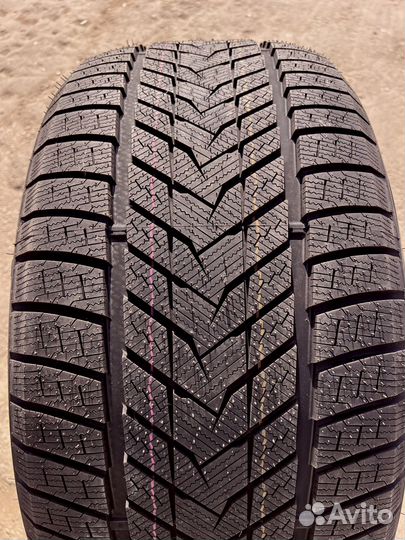 Sonix WinterXPro 999 275/35 R20 128U