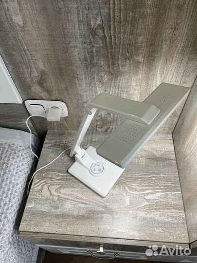 Светильник светодиодный настольный