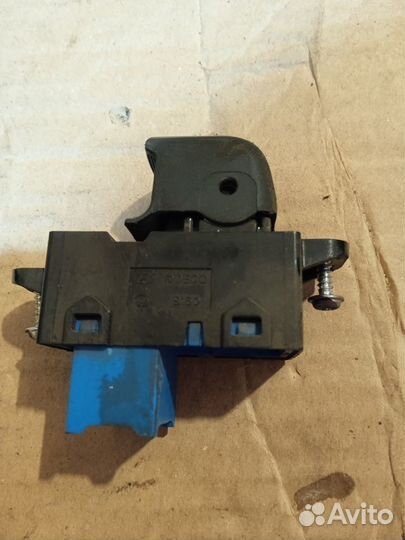 Кнопка стеклоподьемника Kia Rio 3