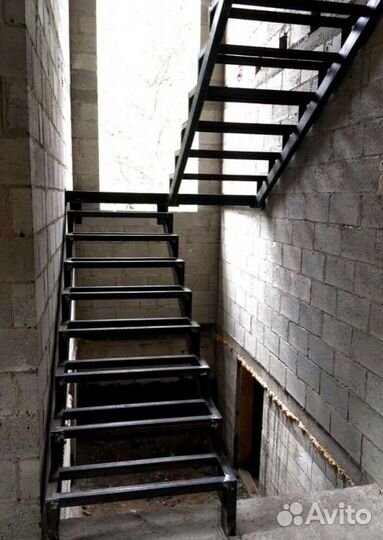 Лестница на металлокаркасе дизайн 4263