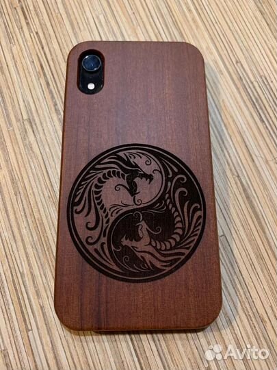 Чехол на iPhone XR деревянный с любой гравировкой