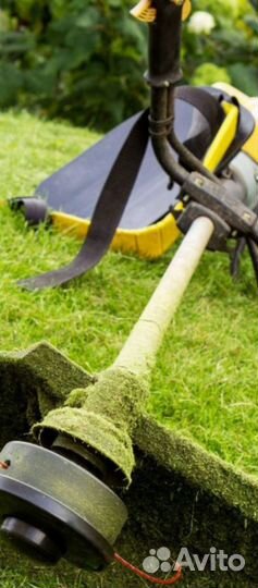 Покос травы триммером