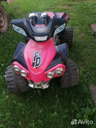 Детский квадроцикл на аккумуляторе