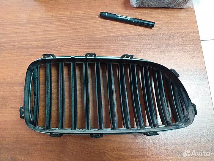 Решетка радиатора левая BMW F10