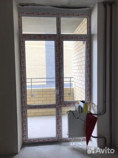 Продам пластиковую перегородку с дверью