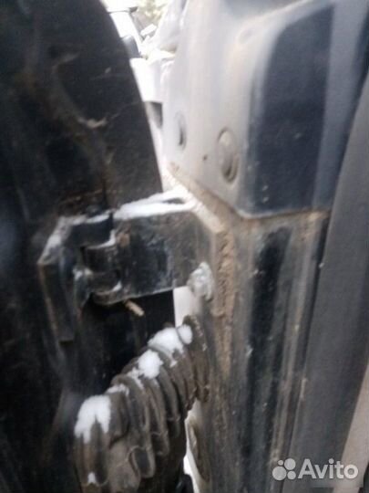 Петля двери передняя Audi A8 D2 1996