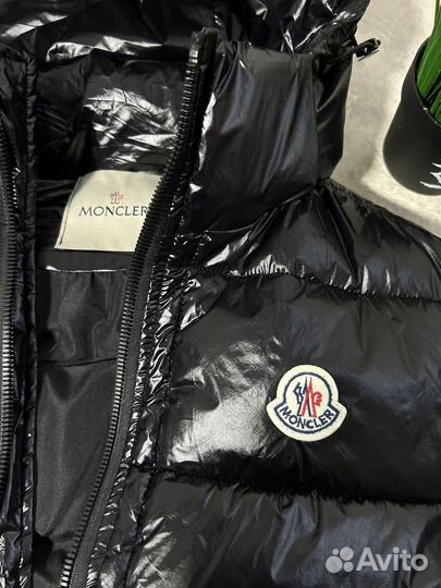 Жилетка Moncler черная глянец