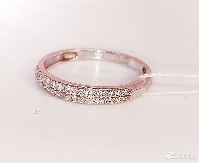 Кольцо с природным камнем Золото