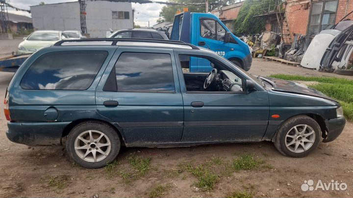 В разборе Ford Escort 1997 год