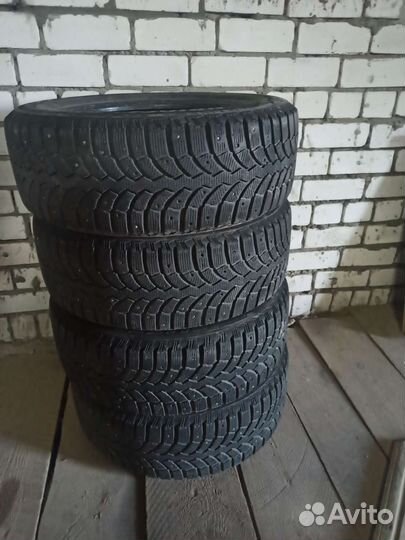 Acustica Challenger 215/65 R17