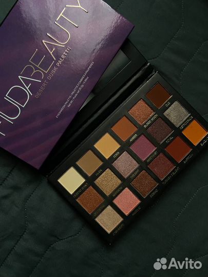 Палетка теней Huda Beauty desert dusk
