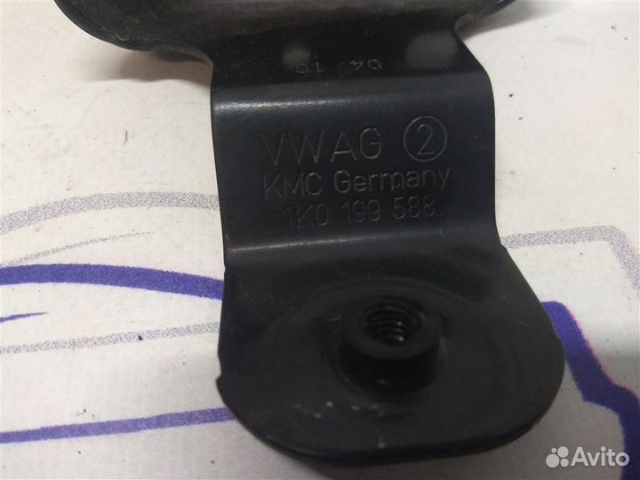 Кронштейн двигателя правый VW Golf VI 2009-2012