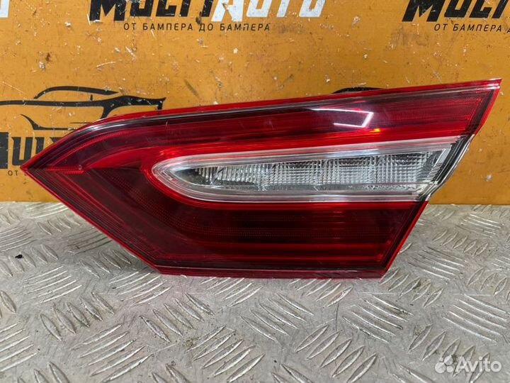 Фонарь внутренний правый Toyota Camry 70 2017