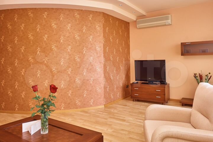 Дом 1136,6 м² на участке 32 сот.