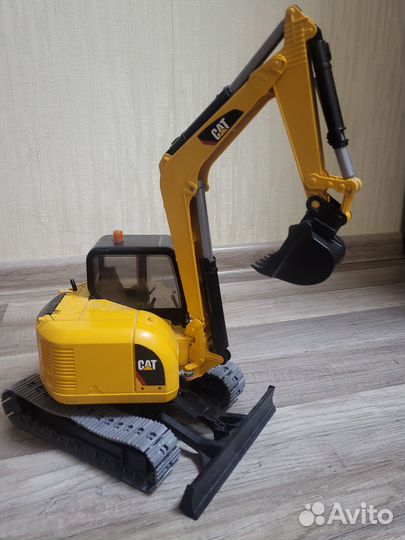 Экскаватор Bruder