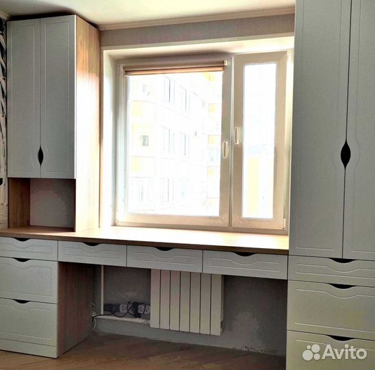 Детская рабочая зона у окна