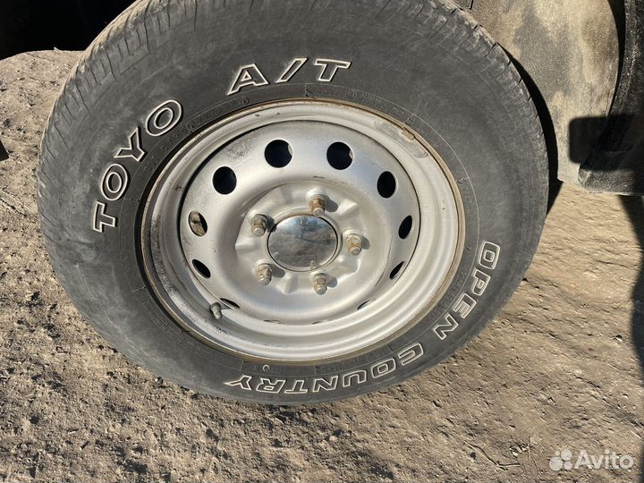 Комплект колес на ниву r15 205/75 Toyo A/T