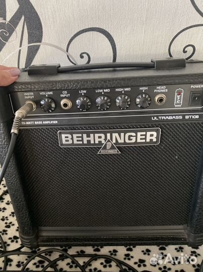 Бас гитара с комбоусилителем