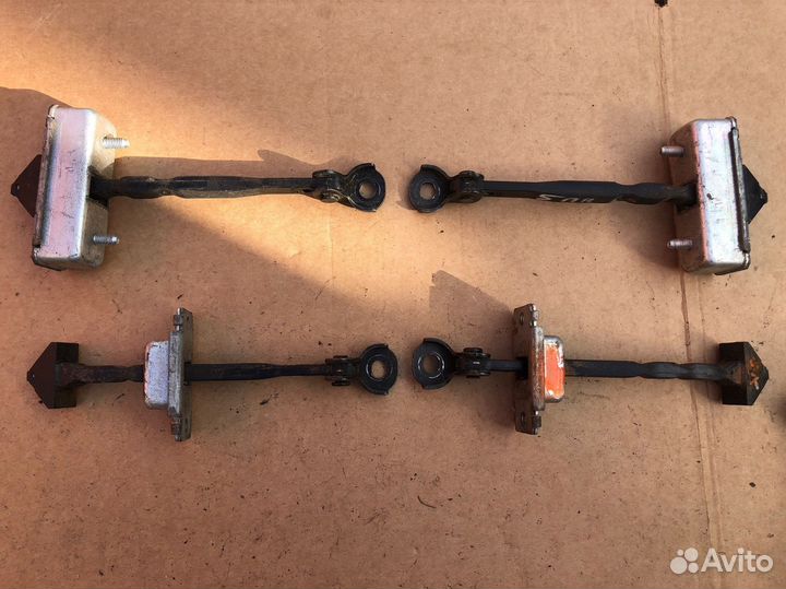 Ограничитель двери Mazda CX 5 2012-2017