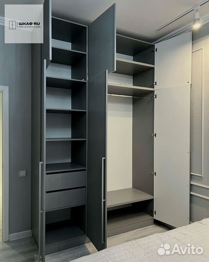Шкаф встроенный распашной