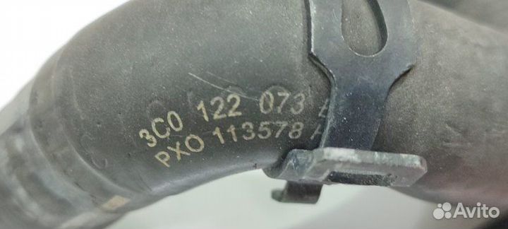 Патрубок системы охлаждения Volkswagen Passat 3C5