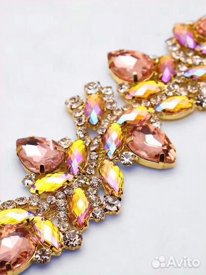 Браслет золотистого цвета вечерний