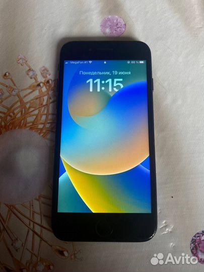 Телефон iPhone 8