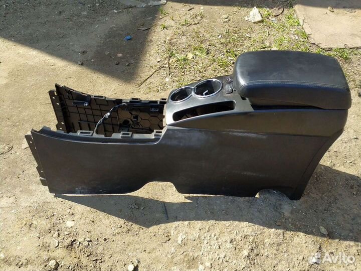 Подлокотник SsangYong actyon 2011 года