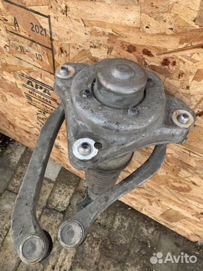 Пневмостойка передняя левая Audi A6 C6 универсал