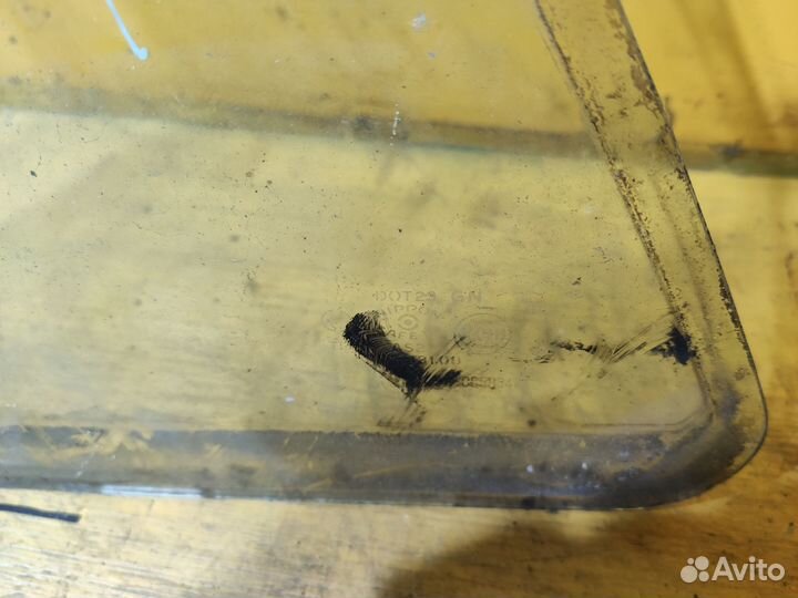 Форточка задняя левая для Mazda 323 BJ Familia