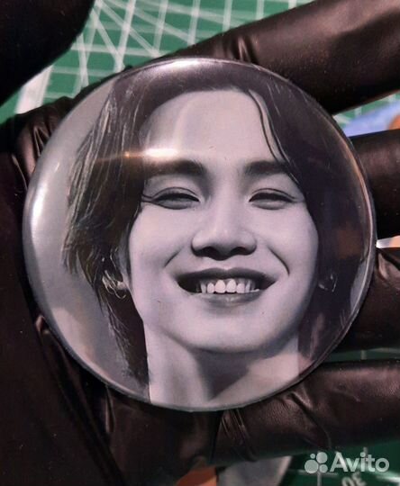 Значки на заказ с Юнги, Чонином