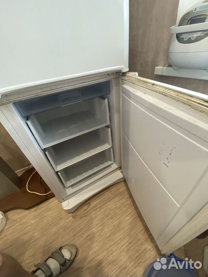 Холодильник бу indesit 2м