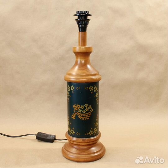 Большая настольная лампа из дерева 16891