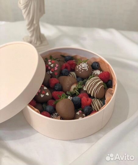 Клубника в шоколаде подарок на 14 февраля