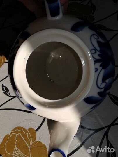 Чайник Гжель, салатник Юдашкин