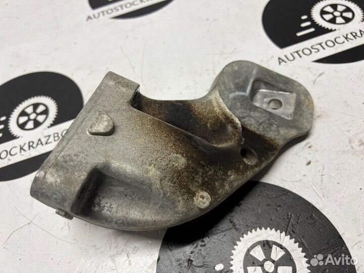 Кронштейн двигателя правый Mercedes-Benz X-Class