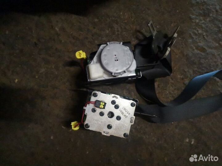 Ремень безопасности передний Toyota Corolla 150