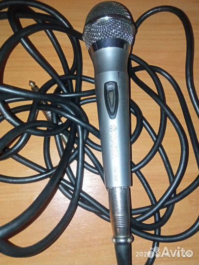 Студийный микрофон