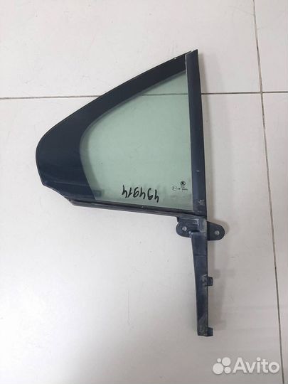 Стекло двери задней правой форточка Skoda Rapid 20