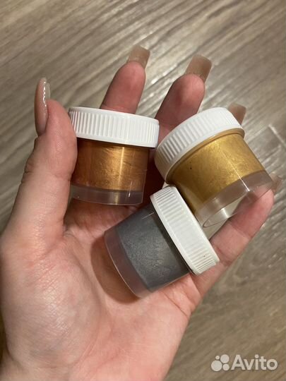 Акриловые краски цвета металлик