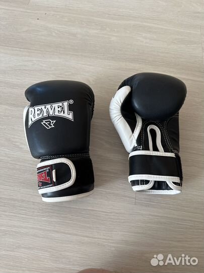 Боксерские перчатки 10 oz