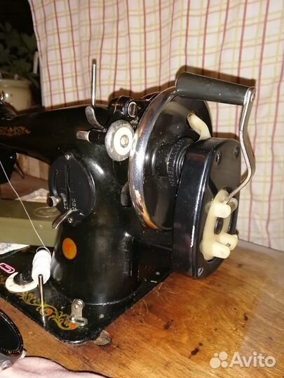 Швейная машинка Подольск на станине singer