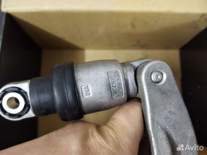 Натяжитель ремня генератора на Honda CR- V