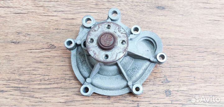 Помпа системы охлаждения Mercedes Benz
