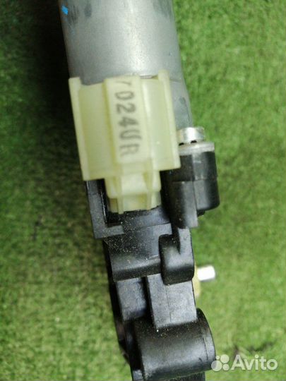 Блок моторчика стеклоподъемника задний левый Kia