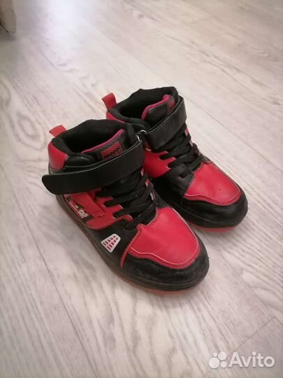 Двое кроссовок