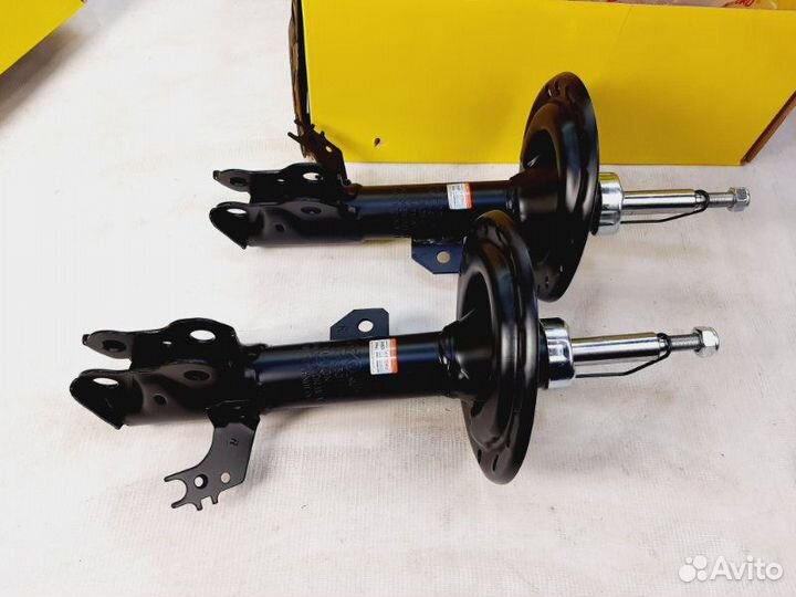 Амортизатор передний Toyota Camry XV50 2.5