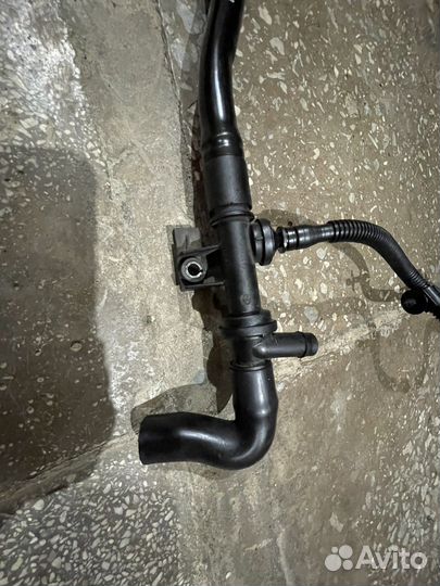 Трубка картерных газов Volkswagen